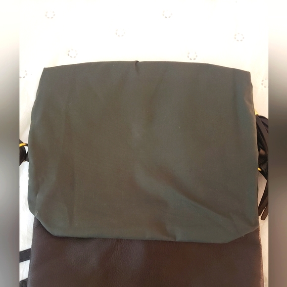 🎉Vera Pelle leather cross body 8.6x7.5x0.79 🎉DESIGNER CLEARANCE DEAL - Picture 7 of 12